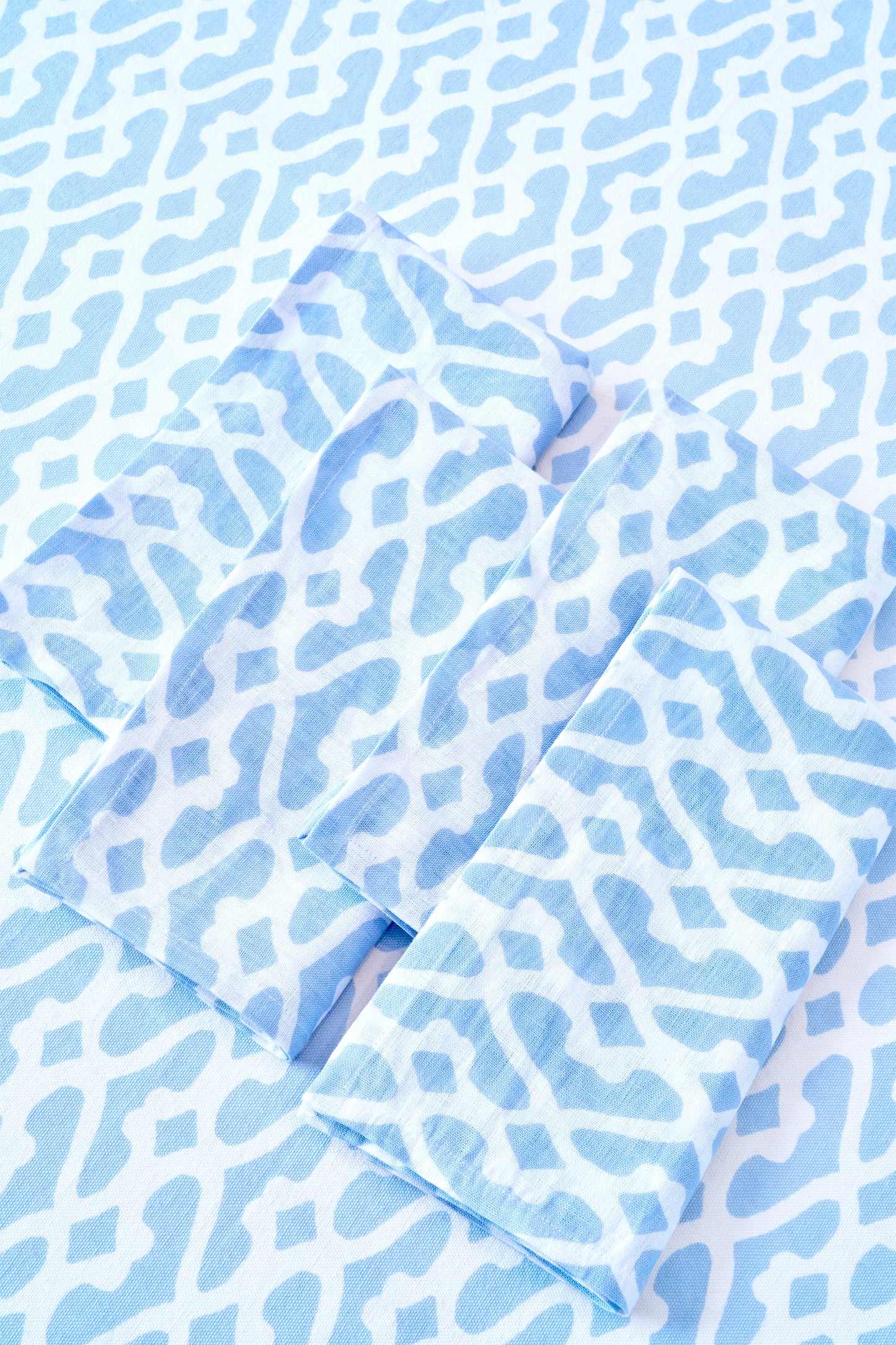 Roller Rabbit Big Cata Napkin Set Periwinkle
