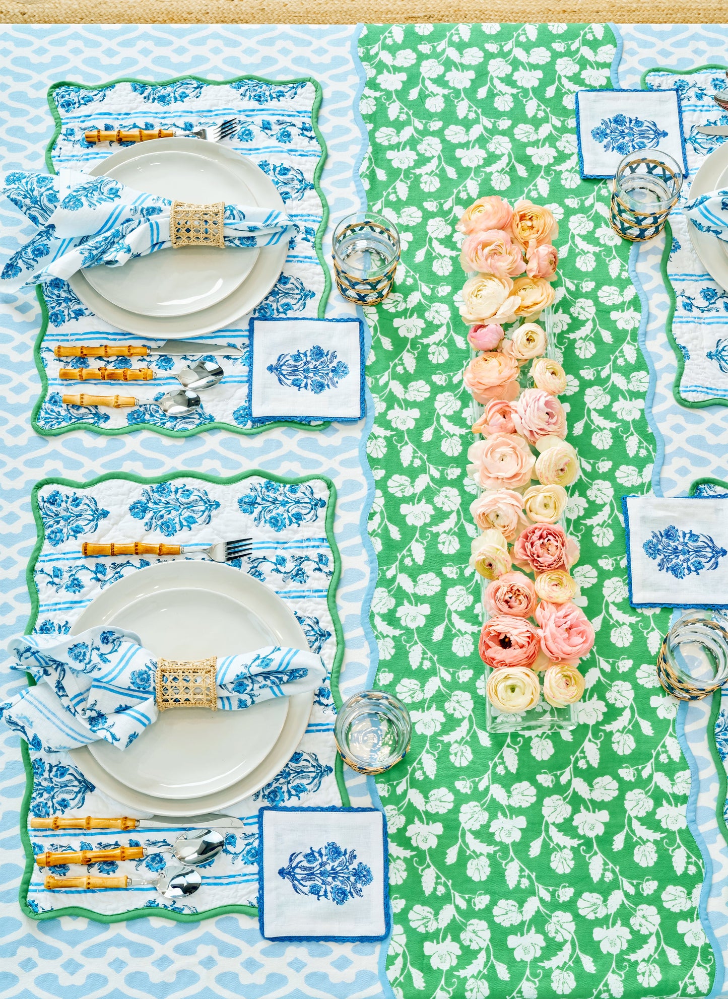 Roller Rabbit Big Cata Scalloped Tablecloth