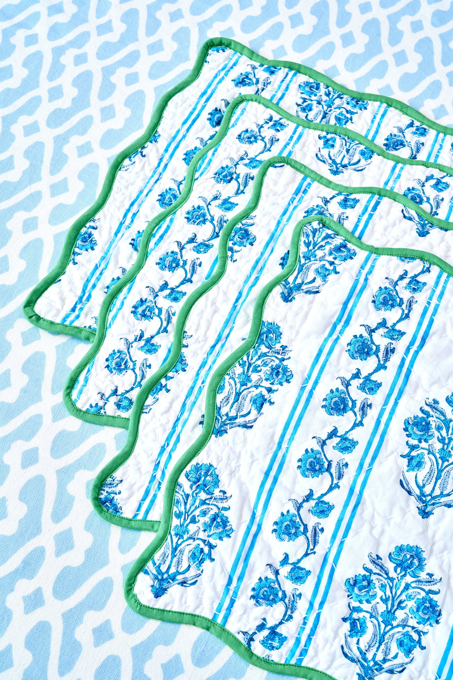 Roller Rabbit Lily Stripe Scalloped Placement Set